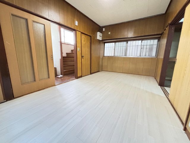 調布市多摩川３丁目の戸建 1階洋室フローリング張替済み