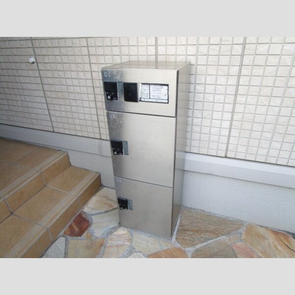 リヴェールコート 宅配ボックス