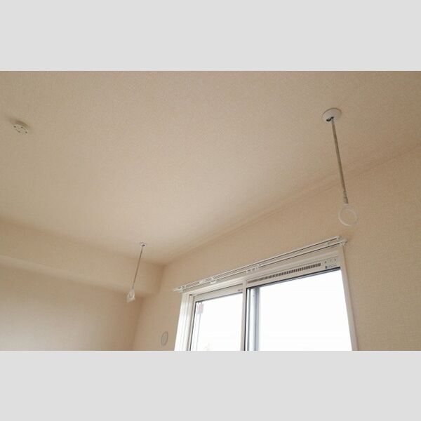 ソレアード202号室 室内物干し