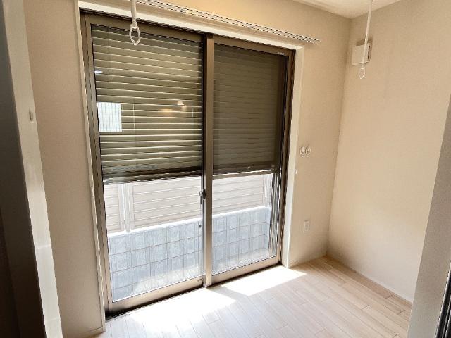 ラーバンコート大宮土屋 窓シャッター