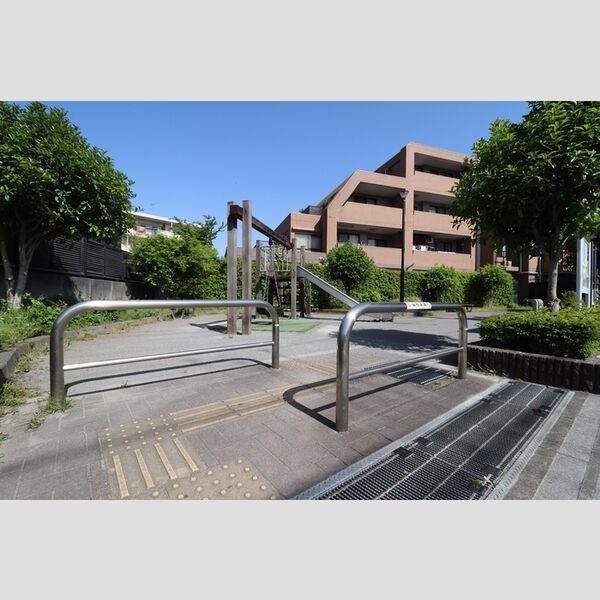 リビングヴィレッジ新柴又 公園まで約10m