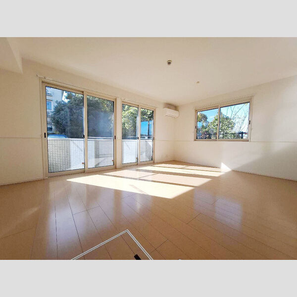 コモレビ大蔵　S E104号室　LDK