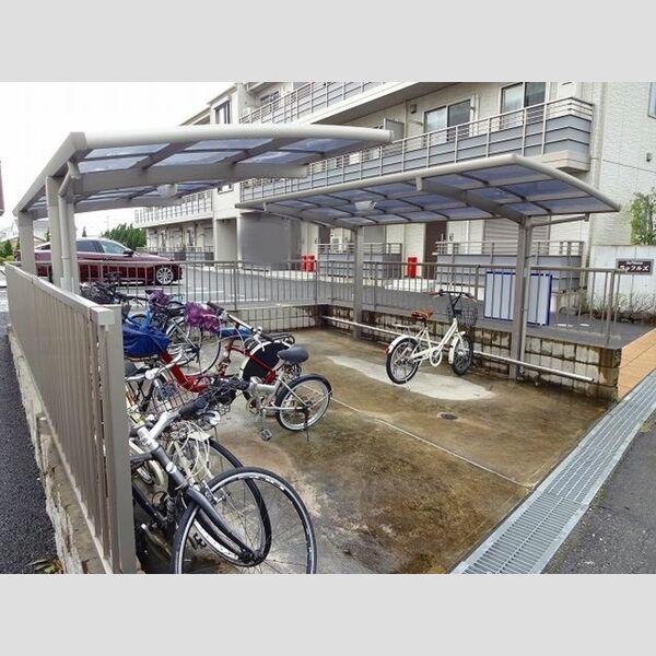 ラッフルズ 駐輪場