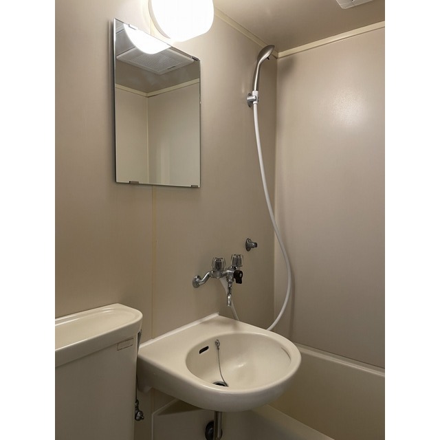 ＳＵＲＦ　ＨＯＵＳＥ212号室 内観