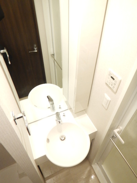 ガーラ・グランディ川崎榎町 ゆったりとスペースのある洗面所