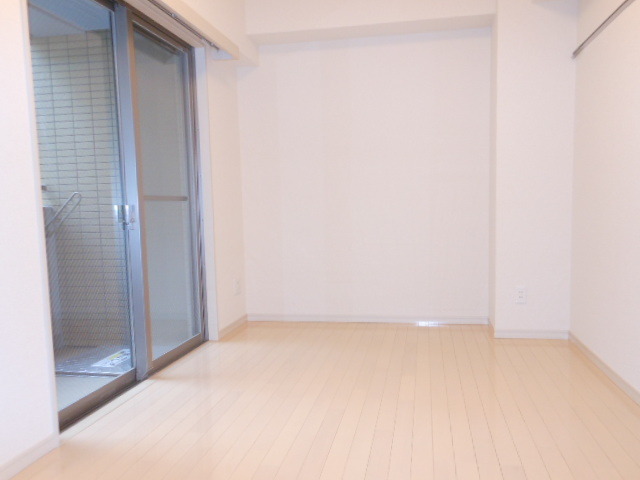 ガラ・シティ神田淡路町8階 広くて明るい寝室