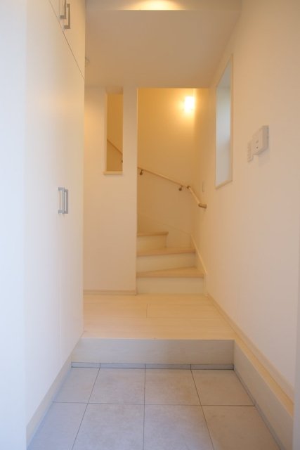 プラハテラス東大前 玄関