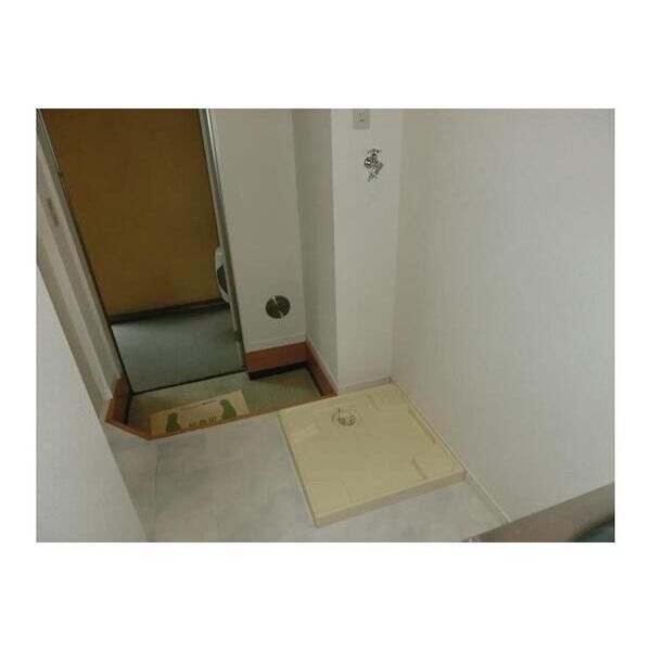 ソレアード松戸105号室 玄関