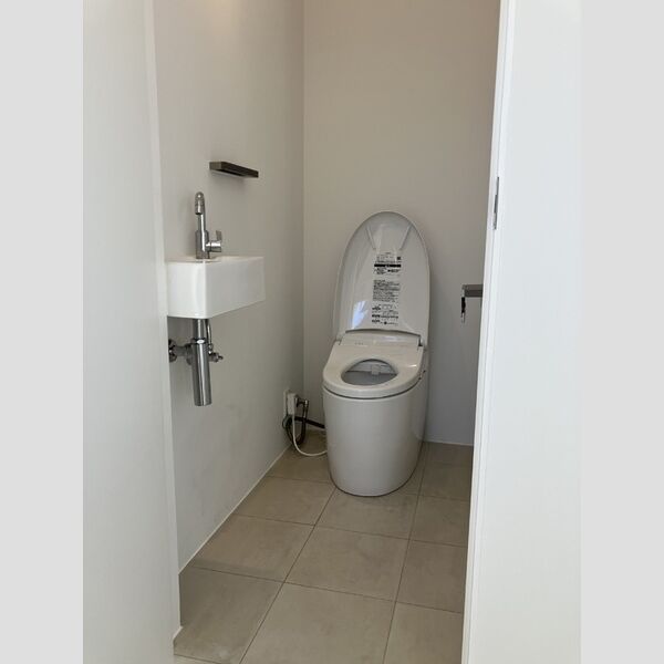 SUCCEED GARDEN　A トイレは2階と1階に計2か所ございます