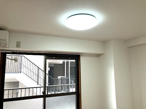 レジデンス船橋4階 洋室の照明器具　※同タイプ別部屋２０２５年６月撮影