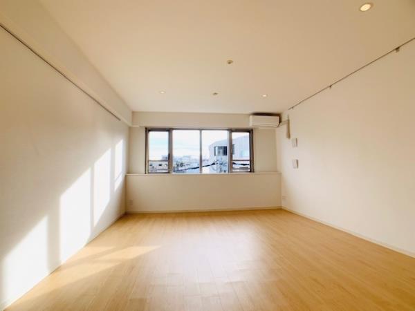 アパートメンツ東山5階 リビング