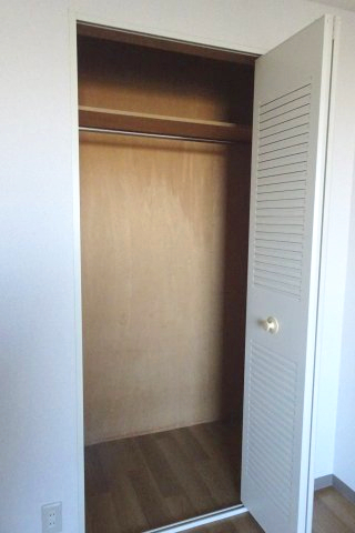 サン・クレスト小林 洋室２　収納　※現況優先