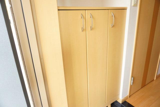 グランドソレイユ105号室 下駄箱