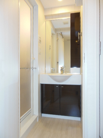 グランド・ガーラ横濱元町7階 スタイリッシュなデザインの独立洗面化粧台