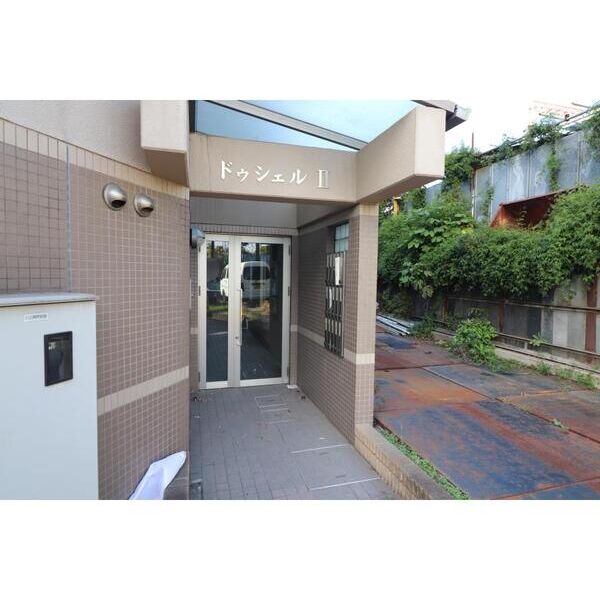 ドゥシェルII305号室 エントランス