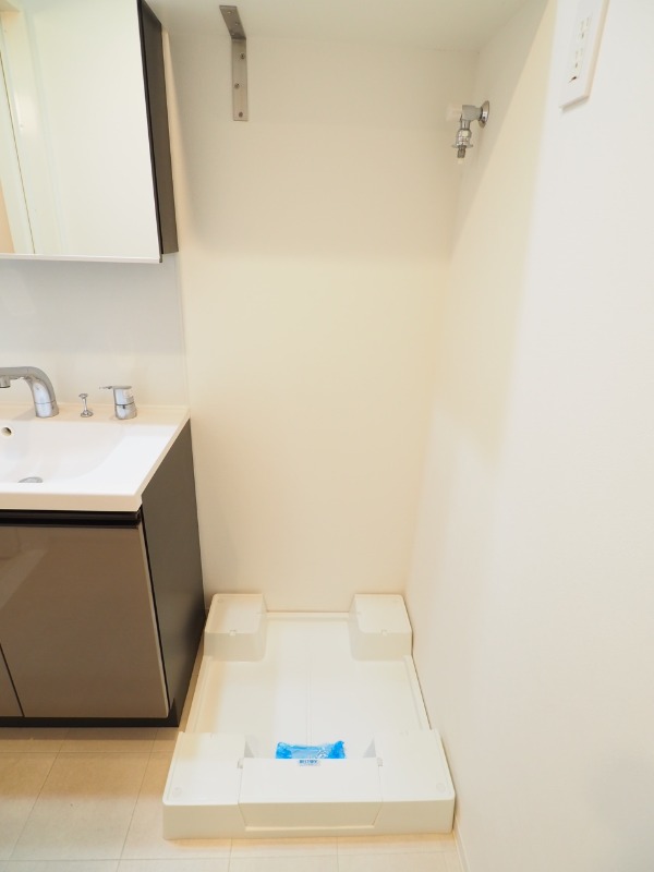 ドゥーエ蒲田南8階 洗濯機置き場