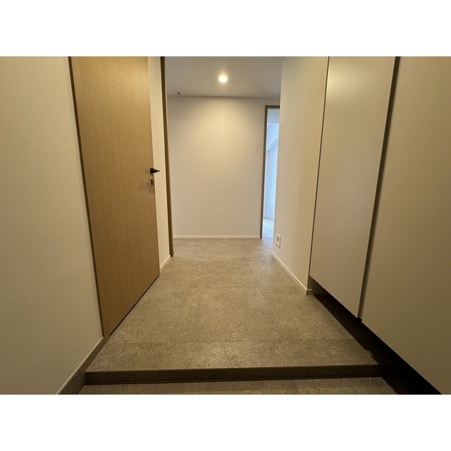 ザ・パークハウス千代田六番町804号室 玄関廊下　2025年9月撮影