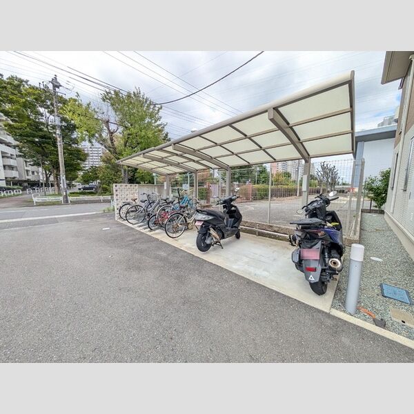 BLESS港南台203号室 駐輪場
