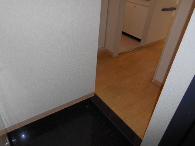 ローズガーデンＡ３２番館(A-032)2階 玄関