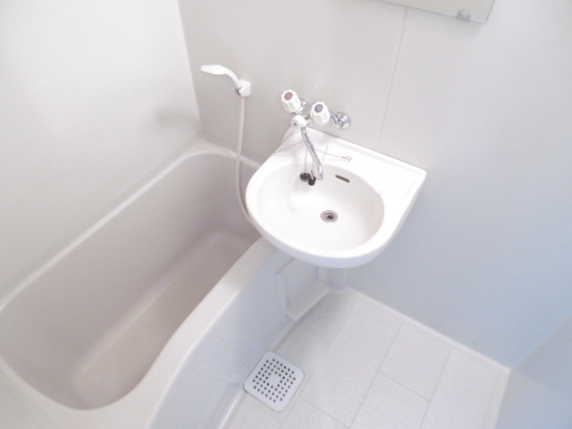 ウイングヴィラ0101号室 バス