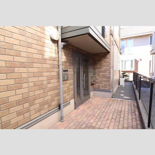 サニーコート8 オートロック付エントランス