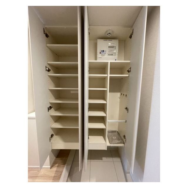 ブランシエスタ横浜高島町0501号室 玄関