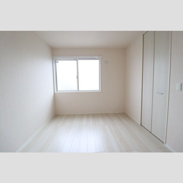 フォレストおおたか　Ⅱ303号室 洋室6帖