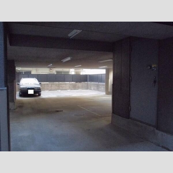 シャンティオン203号室 駐車場