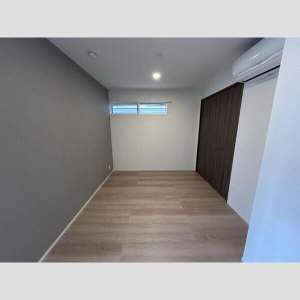 セレスティア西綾瀬103号室 洋室