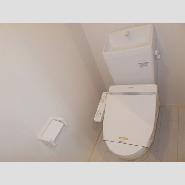 ハイム羽沢十番館205号室 温水洗浄暖房便座付トイレ