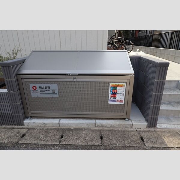 シャトレー303号室 入居者様専用ゴミストッカー