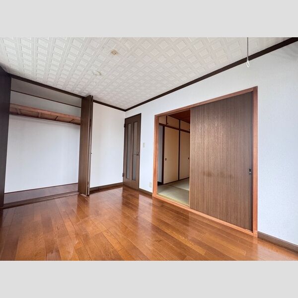 ゼフィルス花の木301号室 洋室