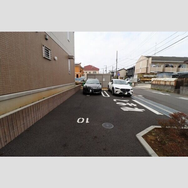 アネシス 駐車場