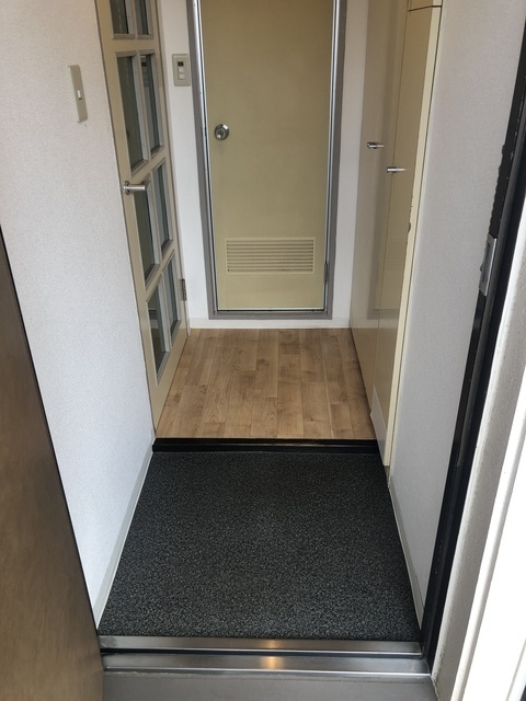 ホームズ駒沢4H号室 玄関