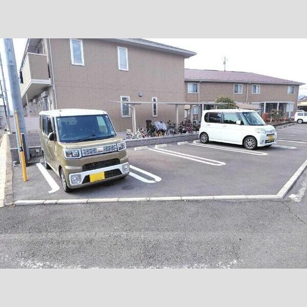 アーク・ド・ルミエールⅡ 駐車場