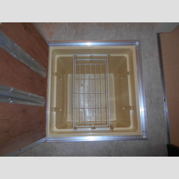 ローズコートYAMAKA101号室 床下収納