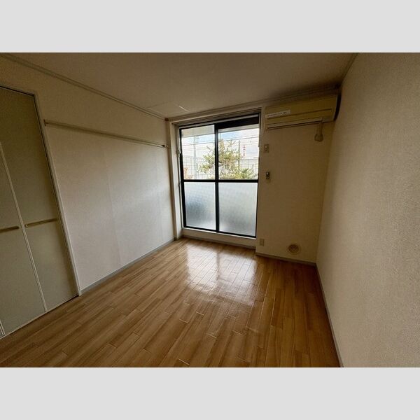 ニュー・トリヴァンベールユアサ203号室 南側洋室