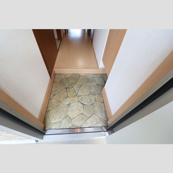 モンテローザ102号室 玄関