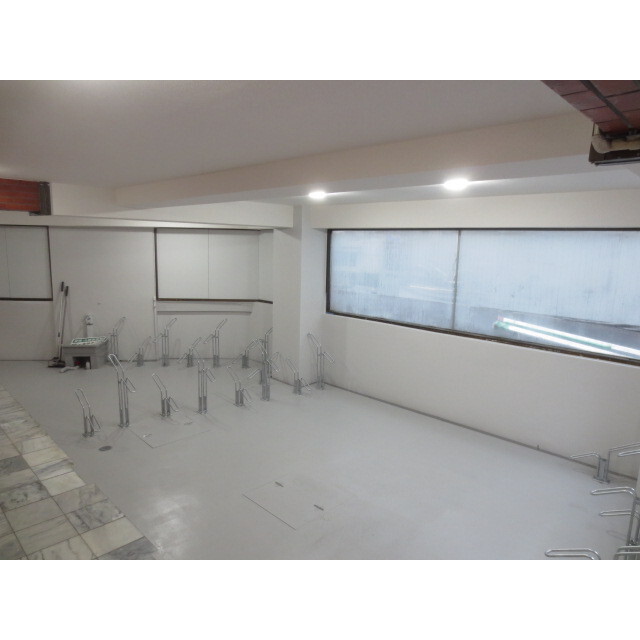 カーサアルハンブラ4階 駐輪場