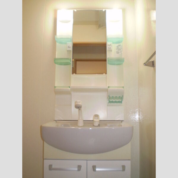 リナウル鵠沼 洗髪洗面化粧台