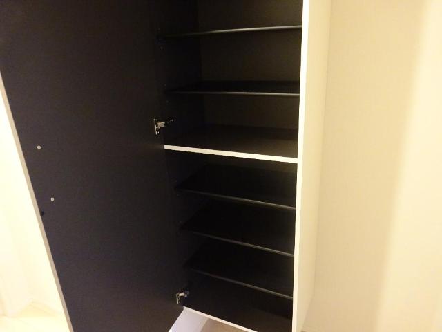 エルフェイム 下駄箱