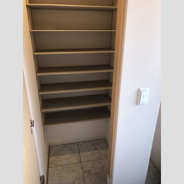 プリマベーラ201号室 201　玄関収納
