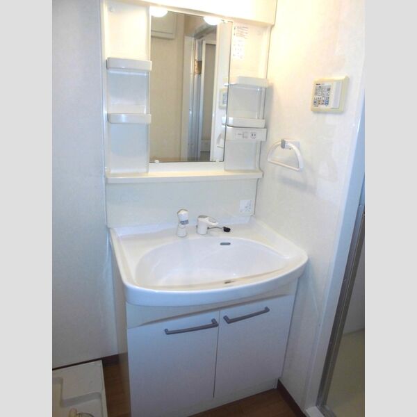 エミナンス丸山台701号室 洗面