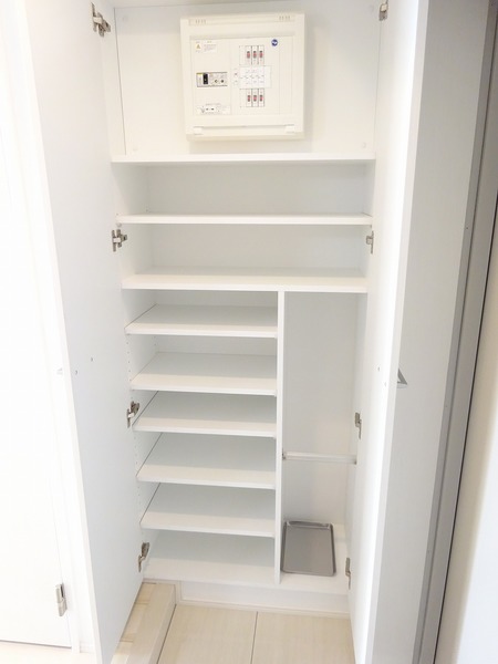 ザ・レジデンス・オブ・トーキョーＳＲ２０102号室 収納