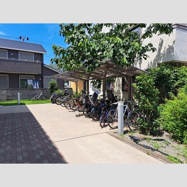 コート坂本105号室 駐輪場