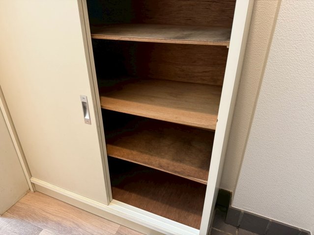 リバーコープ越谷南204号室 収納