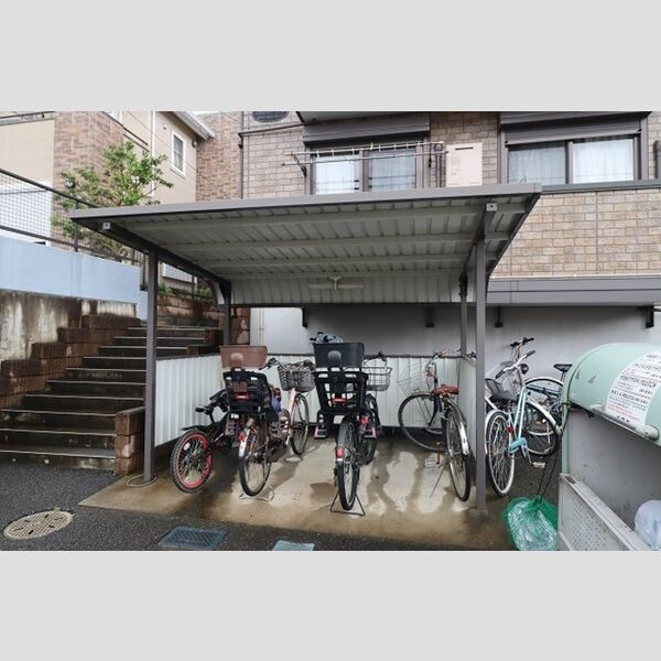 フォレスト・ヴィラ 駐輪場