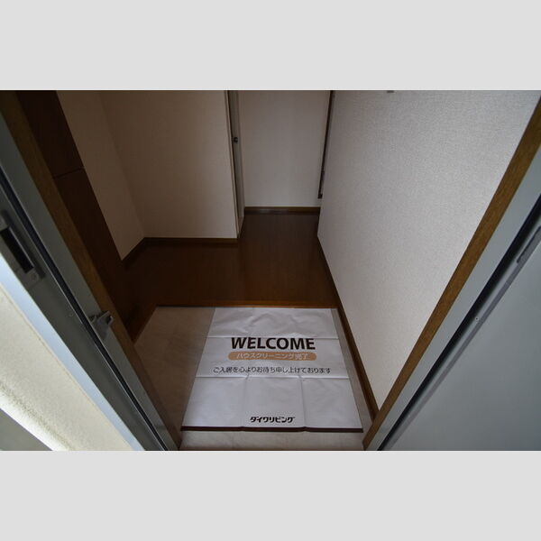 ストーク弐分方 玄関内