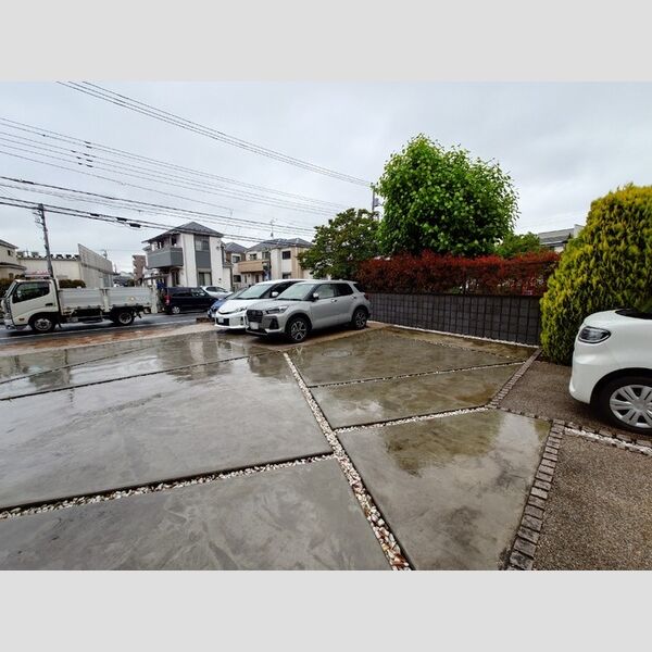 ラフィネ アロッツィオ302号室 駐車場