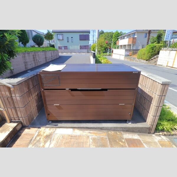 ホジョウレジデンス203号室 ゴミストッカー